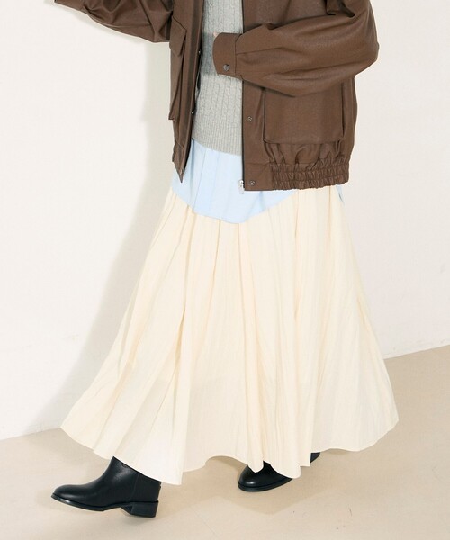 fredy emue（フレディエミュ）の「シルキーレーヨンフレアースカート（スカート・レディース・オフホワイト/ベージュ/ブラック・36/38）」の22枚目の写真