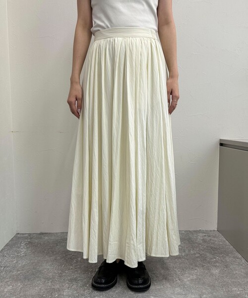 fredy emue（フレディエミュ）の「シルキーレーヨンフレアースカート（スカート・レディース・オフホワイト/ベージュ/ブラック・36/38）」の4枚目の写真