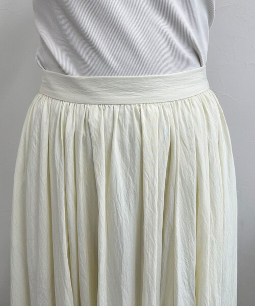 fredy emue（フレディエミュ）の「シルキーレーヨンフレアースカート（スカート・レディース・オフホワイト/ベージュ/ブラック・36/38）」の7枚目の写真