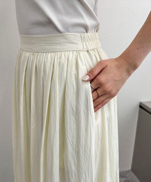 fredy emue（フレディエミュ）の「シルキーレーヨンフレアースカート（スカート・レディース・オフホワイト/ベージュ/ブラック・36/38）」の8枚目の写真