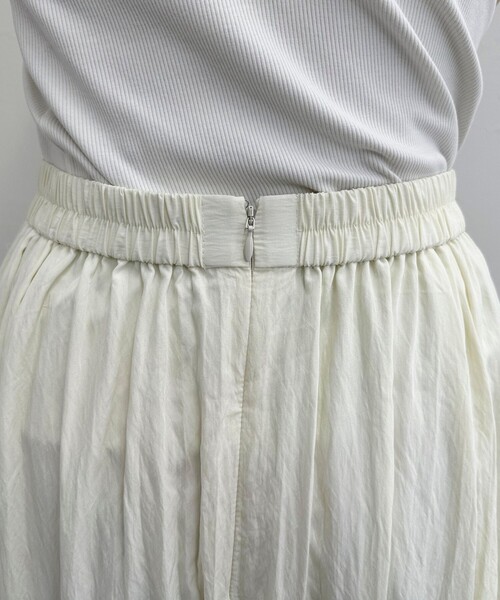 fredy emue（フレディエミュ）の「シルキーレーヨンフレアースカート（スカート・レディース・オフホワイト/ベージュ/ブラック・36/38）」の9枚目の写真