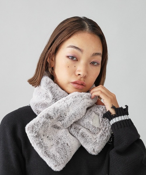 X-girl（エックスガール）の「FAUX FUR SCARF（マフラー・レディース・ブラック/グレー・ONE SIZE）」の7枚目の写真