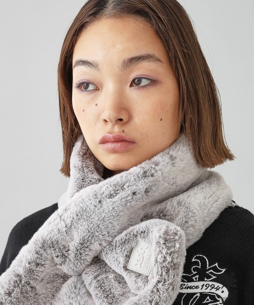 X-girl（エックスガール）の「FAUX FUR SCARF（マフラー・レディース・ブラック/グレー・ONE SIZE）」の9枚目の写真