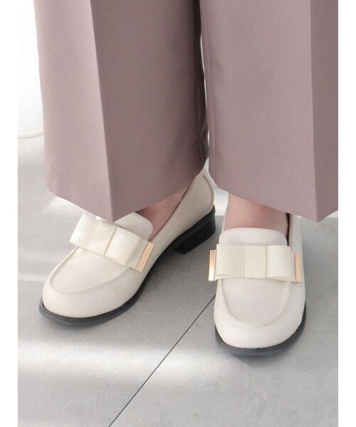 Te chichi TERRASSE（テチチテラス）の「リボンローファー（パンプス・レディース・ブラウン/ブラック/オフホワイト・M/L）」の2枚目の写真