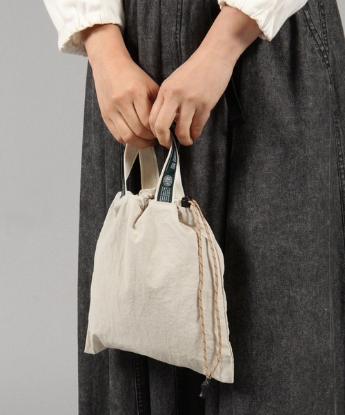 niko and...（ニコアンド）の「【WEEKEND(ER)&co.(ウィークエンダー)】ドロストバッグ（ハンドバッグ・レディース・ブラック/グリーン/ベージュ・0）」の5枚目の写真