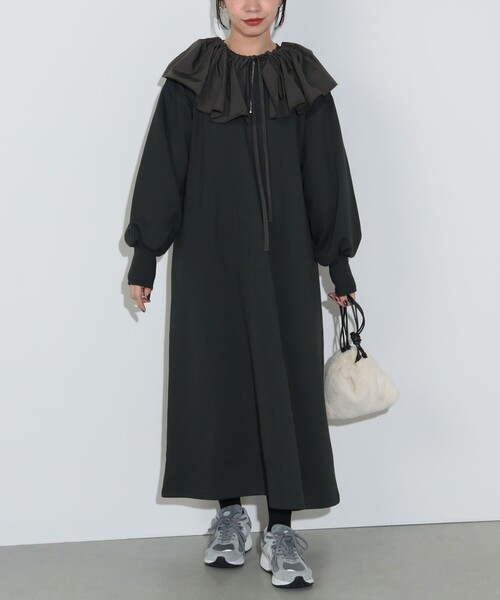 BEAMS HEART(ビームスハート)の「フリル付き スウェット ワンピース(ワンピース・レディース・ホワイト系その他5/チャコールグレー・FREE)」の2枚目の写真