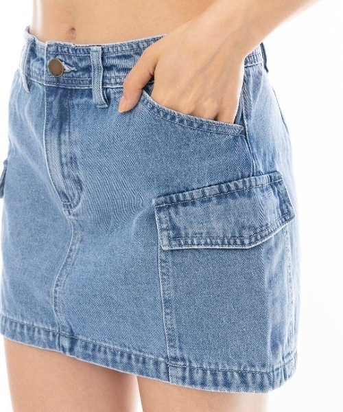 BILLABONG(ビラボン)の「BILLABONG レディース HILARY CARGO SKIRT スカート/ビラボンデニムミニスカート(スカート・レディース・ブルー・SMALL/MEDIUM)」の5枚目の写真