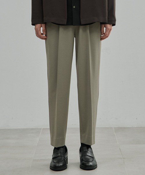 未使用品に近い　UNITED TOKYO アウトラスト スラックス　サイズ1 UNITED TOKYO スラックス アウトラスト キープクリース 1タック