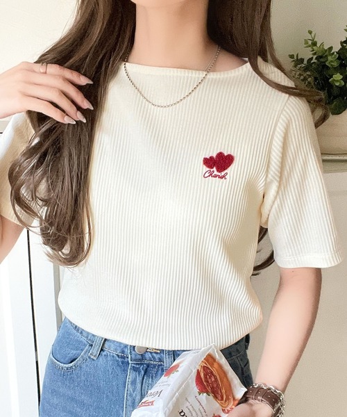classicalelf(クラシカルエルフ)の「胸元にキュン。ハートサガラ刺繍テレコリブ素材ボートネックTシャツ(半袖)(Tシャツ/カットソー・レディース・チャコール/アイボリー/ブラック/オフホワイト/杢グレー・X-LARGE/SMALL/MEDIUM/LARGE)」の8枚目の写真