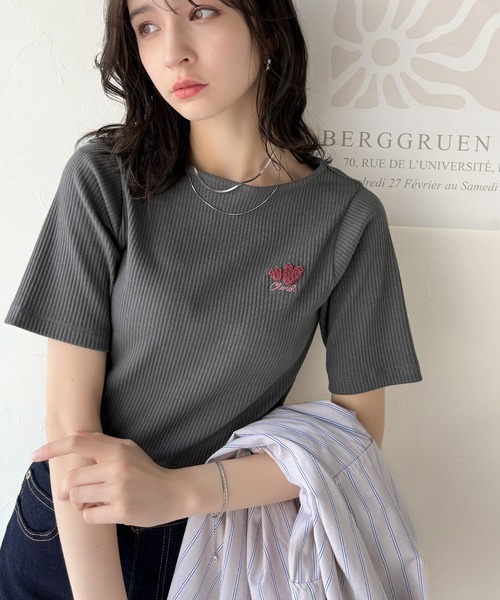 classicalelf(クラシカルエルフ)の「胸元にキュン。ハートサガラ刺繍テレコリブ素材ボートネックTシャツ(半袖)(Tシャツ/カットソー・レディース・チャコール/アイボリー/ブラック/オフホワイト/杢グレー・X-LARGE/SMALL/MEDIUM/LARGE)」の12枚目の写真