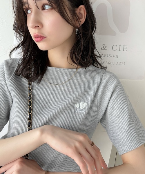 classicalelf(クラシカルエルフ)の「胸元にキュン。ハートサガラ刺繍テレコリブ素材ボートネックTシャツ(半袖)(Tシャツ/カットソー・レディース・チャコール/アイボリー/ブラック/オフホワイト/杢グレー・X-LARGE/SMALL/MEDIUM/LARGE)」の14枚目の写真