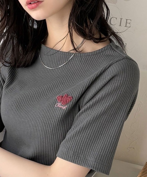 classicalelf(クラシカルエルフ)の「胸元にキュン。ハートサガラ刺繍テレコリブ素材ボートネックTシャツ(半袖)(Tシャツ/カットソー・レディース・チャコール/アイボリー/ブラック/オフホワイト/杢グレー・X-LARGE/SMALL/MEDIUM/LARGE)」の15枚目の写真