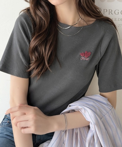 classicalelf(クラシカルエルフ)の「胸元にキュン。ハートサガラ刺繍テレコリブ素材ボートネックTシャツ(半袖)(Tシャツ/カットソー・レディース・チャコール/アイボリー/ブラック/オフホワイト/杢グレー・X-LARGE/SMALL/MEDIUM/LARGE)」の21枚目の写真