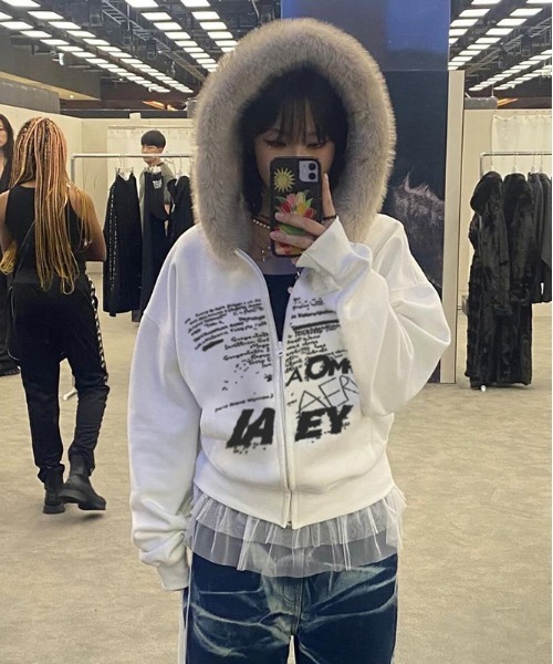 【セール】Y2K 裏起毛エコファーフードレタリングジップパーカー（パーカー）｜gossip！ロサンゼルス（ゴシップロサンゼルス）