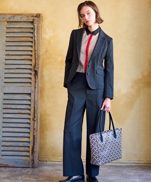 DRESSTERIOR（ドレステリア）の「【吸水速乾/接触冷感/UVカット】シェルタリングドライジャケット（テーラードジャケット・レディース・ブラック/オフホワイト・38/36/34）」の3枚目の写真