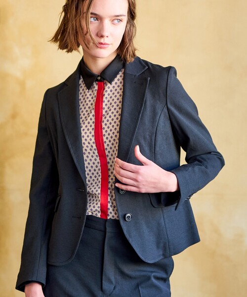 DRESSTERIOR（ドレステリア）の「【吸水速乾/接触冷感/UVカット】シェルタリングドライジャケット（テーラードジャケット・レディース・ブラック/オフホワイト・38/36/34）」の4枚目の写真