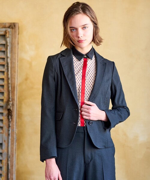 DRESSTERIOR（ドレステリア）の「【吸水速乾/接触冷感/UVカット】シェルタリングドライジャケット（テーラードジャケット・レディース・ブラック/オフホワイト・38/36/34）」の5枚目の写真