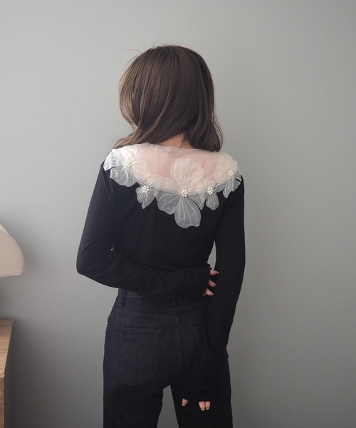 LAULEN（ローレン）の「sheer flower cut pullover /フラワーモチーフ シアー切り替え 長袖 プルオーバー（Tシャツ/カットソー・レディース・ブラック/アイボリー・FREE）」の6枚目の写真