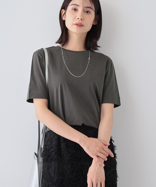 INDIVI（インディヴィ）の「【洗える】シンプルきれいめ無地Tシャツ（Tシャツ/カットソー・レディース・ホワイト/イエロー系その他/サックスブルー/チャコールグレー・38/34/05/15 /13/19）」の3枚目の写真