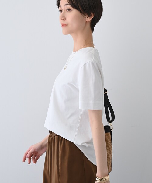 INDIVI（インディヴィ）の「【洗える】シンプルきれいめ無地Tシャツ（Tシャツ/カットソー・レディース・ホワイト/イエロー系その他/サックスブルー/チャコールグレー・38/34/05/15 /13/19）」の6枚目の写真