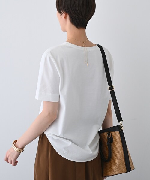 INDIVI（インディヴィ）の「【洗える】シンプルきれいめ無地Tシャツ（Tシャツ/カットソー・レディース・ホワイト/イエロー系その他/サックスブルー/チャコールグレー・38/34/05/15 /13/19）」の7枚目の写真