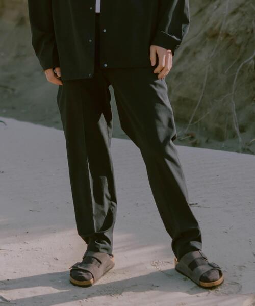 URBAN RESEARCH DOORS（アーバンリサーチドアーズ）の「『UR TECH DRYLUXE』『イージーケア/速乾/UVカット』テーパードパンツ（その他パンツ・メンズ・グリーン/ブラック/ネイビー/ベージュ系その他・SMALL/LARGE/MEDIUM/X-LARGE）」の13枚目の写真