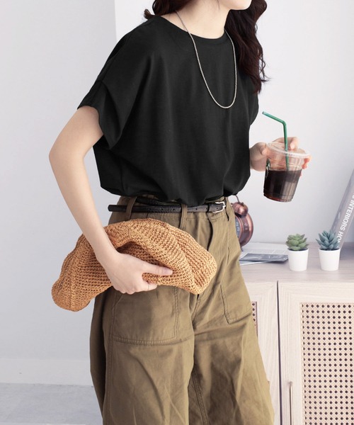 alotta(アロッタ)の「【接触冷感】脱普通!すっきり見え大人の上品見えTシャツ(Tシャツ/カットソー・レディース・ホワイト/ブラック/オリーブ/チャコール/ダークブルー/イエロー/グレー系その他/ホワイト系1/オリーブ系1・L/M/5L/4L/3L/LL)」の22枚目の写真