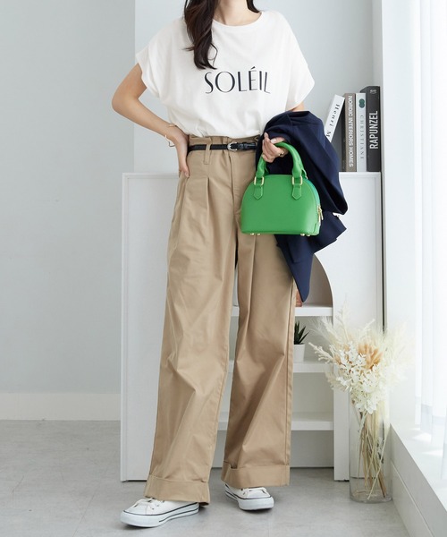 alotta(アロッタ)の「【接触冷感】脱普通!すっきり見え大人の上品見えTシャツ(Tシャツ/カットソー・レディース・ホワイト/ブラック/オリーブ/チャコール/ダークブルー/イエロー/グレー系その他/ホワイト系1/オリーブ系1・L/M/5L/4L/3L/LL)」の11枚目の写真