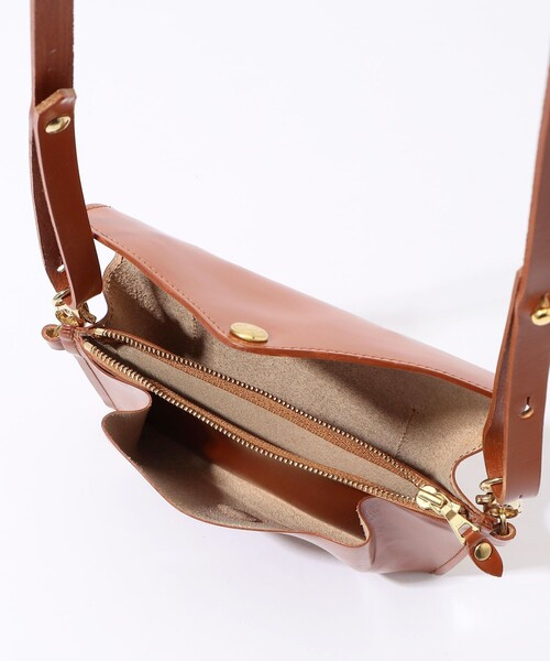 TOMORROWLAND （トゥモローランド）の「GLENROYAL ブライドルレザー ショルダーミニバッグ（ショルダーバッグ・メンズ・ブラック/グレイッシュベージュ/ブラウン/グリーン/パープル・FREE）」の17枚目の写真