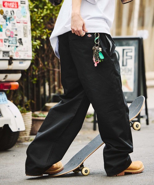 Dickies（ディッキーズ）の「限定展開 Dickies/ディッキーズ Dickies×FREAK'S STORE/ディッキーズ 別注 ワイドシルエット バレルレッグ ワークパンツ（チノパンツ・メンズ・ブラック系その他/ブラック/ダークインディゴブルー/ベージュ・LARGE/MEDIUM/SMALL）」の14枚目の写真