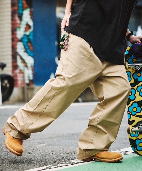 Dickies（ディッキーズ）の「限定展開 Dickies/ディッキーズ Dickies×FREAK'S STORE/ディッキーズ 別注 ワイドシルエット バレルレッグ ワークパンツ（チノパンツ・メンズ・ブラック系その他/ブラック/ダークインディゴブルー/ベージュ・LARGE/MEDIUM/SMALL）」の9枚目の写真