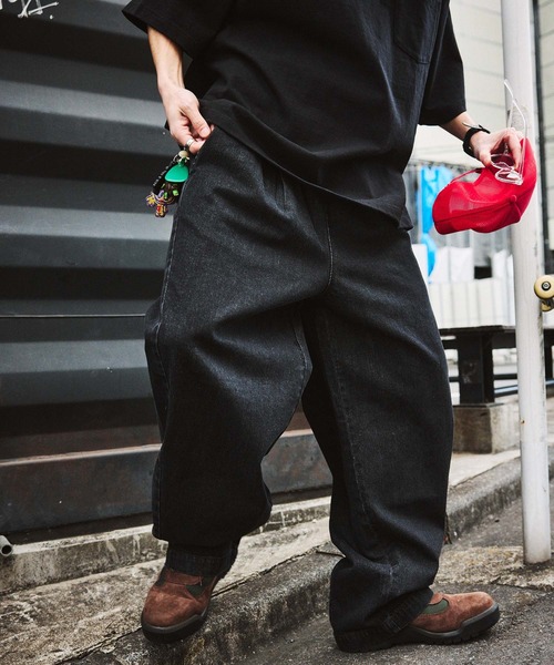 Dickies（ディッキーズ）の「限定展開 Dickies/ディッキーズ Dickies×FREAK'S STORE/ディッキーズ 別注 ワイドシルエット バレルレッグ ワークパンツ（チノパンツ・メンズ・ブラック系その他/ブラック/ダークインディゴブルー/ベージュ・LARGE/MEDIUM/SMALL）」の7枚目の写真