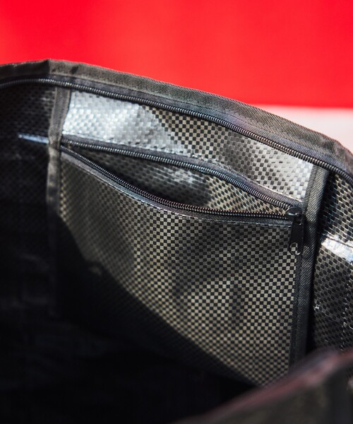 NANGA(ナンガ)の「NANGA × FREAK'S STORE/ナンガ × フリークスストア 別注 MULTI USE BAG マルチユース バッグ(トートバッグ・メンズ・ブラック・ONE SIZE)」の12枚目の写真