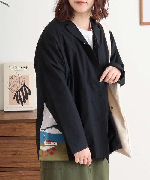 Emago(イマゴ)の「EMAGO 街並みパッチワーク刺繍ジャケット(テーラードジャケット・レディース・ベージュ/ブラック/カーキ・FREE)」の2枚目の写真