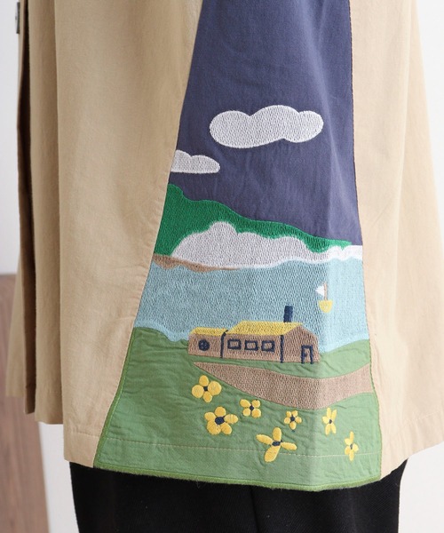 Emago(イマゴ)の「EMAGO 街並みパッチワーク刺繍ジャケット(テーラードジャケット・レディース・ベージュ/ブラック/カーキ・FREE)」の6枚目の写真