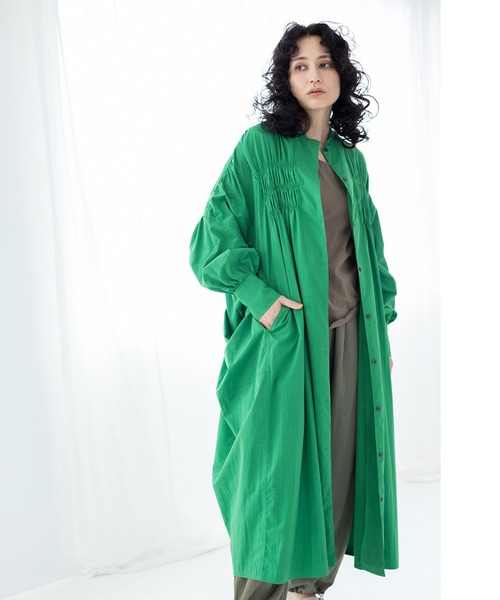 OSMOSIS(オズモーシス)の「ギャザーコクーンワンピース(ワンピース・レディース・グリーン/チャコール/ライトベージュ・ONE SIZE)」の2枚目の写真