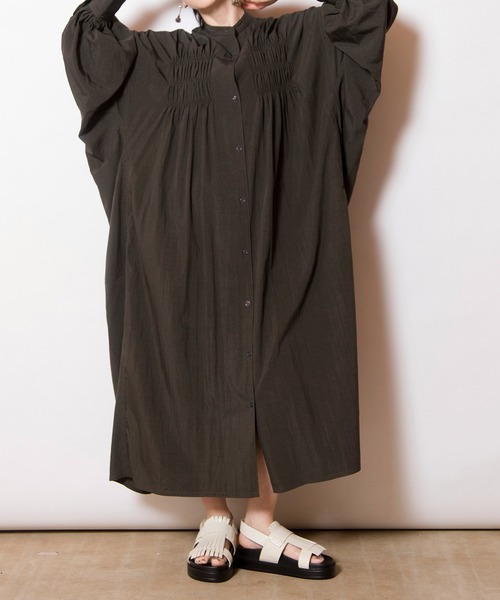 OSMOSIS(オズモーシス)の「ギャザーコクーンワンピース(ワンピース・レディース・グリーン/チャコール/ライトベージュ・ONE SIZE)」の13枚目の写真