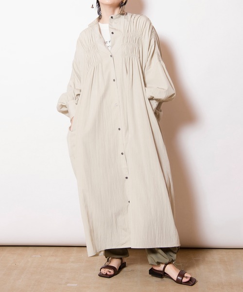 OSMOSIS(オズモーシス)の「ギャザーコクーンワンピース(ワンピース・レディース・グリーン/チャコール/ライトベージュ・ONE SIZE)」の16枚目の写真