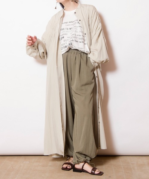 OSMOSIS(オズモーシス)の「ギャザーコクーンワンピース(ワンピース・レディース・グリーン/チャコール/ライトベージュ・ONE SIZE)」の21枚目の写真