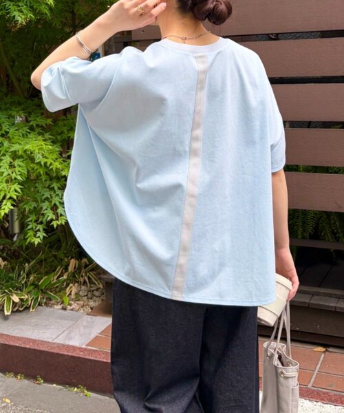 Jena espace merveilleux(ジェナ エスパスメルヴェイユ)の「【Tシャツなのに⁉ほんのりツヤ感ポンチョT】バックテープカットソー(Tシャツ/カットソー・レディース・ライトグレー/チャコールグレー/オフホワイト/ブラック/ブルー系その他・2/1)」の5枚目の写真