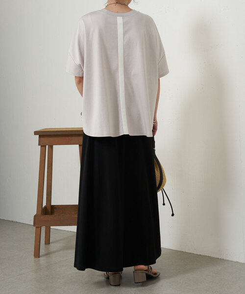 Jena espace merveilleux(ジェナ エスパスメルヴェイユ)の「【Tシャツなのに⁉ほんのりツヤ感ポンチョT】バックテープカットソー(Tシャツ/カットソー・レディース・ライトグレー/チャコールグレー/オフホワイト/ブラック/ブルー系その他・2/1)」の7枚目の写真
