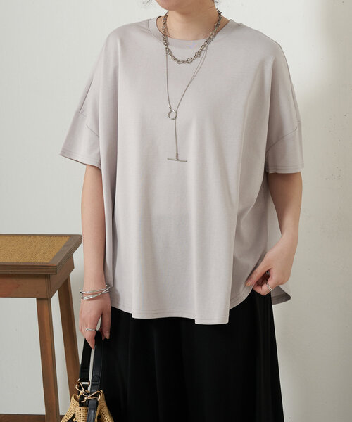 Jena espace merveilleux(ジェナ エスパスメルヴェイユ)の「【Tシャツなのに⁉ほんのりツヤ感ポンチョT】バックテープカットソー(Tシャツ/カットソー・レディース・ライトグレー/チャコールグレー/オフホワイト/ブラック/ブルー系その他・2/1)」の8枚目の写真