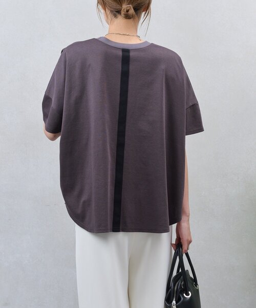 Jena espace merveilleux(ジェナ エスパスメルヴェイユ)の「【Tシャツなのに⁉ほんのりツヤ感ポンチョT】バックテープカットソー(Tシャツ/カットソー・レディース・ライトグレー/チャコールグレー/オフホワイト/ブラック/ブルー系その他・2/1)」の15枚目の写真