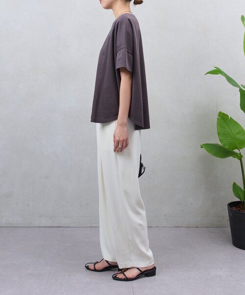 Jena espace merveilleux(ジェナ エスパスメルヴェイユ)の「【Tシャツなのに⁉ほんのりツヤ感ポンチョT】バックテープカットソー(Tシャツ/カットソー・レディース・ライトグレー/チャコールグレー/オフホワイト/ブラック/ブルー系その他・2/1)」の16枚目の写真