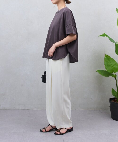 Jena espace merveilleux(ジェナ エスパスメルヴェイユ)の「【Tシャツなのに⁉ほんのりツヤ感ポンチョT】バックテープカットソー(Tシャツ/カットソー・レディース・ライトグレー/チャコールグレー/オフホワイト/ブラック/ブルー系その他・2/1)」の17枚目の写真