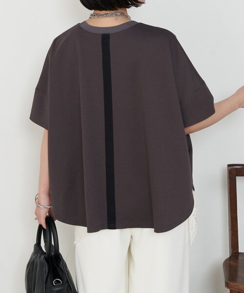 Jena espace merveilleux(ジェナ エスパスメルヴェイユ)の「【Tシャツなのに⁉ほんのりツヤ感ポンチョT】バックテープカットソー(Tシャツ/カットソー・レディース・ライトグレー/チャコールグレー/オフホワイト/ブラック/ブルー系その他・2/1)」の22枚目の写真
