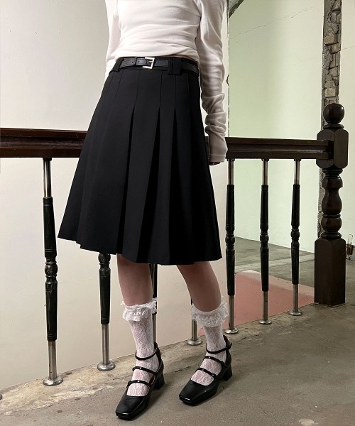 4INT.(フォイント)の「【ベルト付き】 クラシック Aライン プリーツ ミディ スカート(スカート・レディース・チャコールグレー/ブラック・M/S)」の9枚目の写真