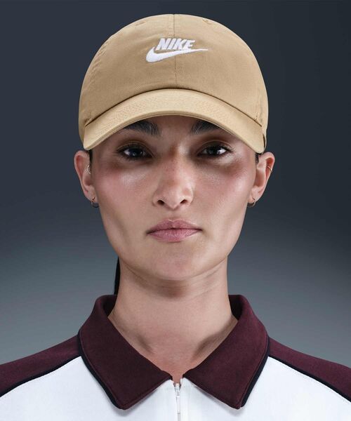 NIKE(ナイキ)の「ナイキ クラブ アンストラクチャード フューチュラ ウォッシュ キャップ / Nike Club Unstructured Futura Wash Cap FB5368-297 Parachute Beige(キャップ・メンズ・ベージュ・S/M/M/L/L/XL)」の8枚目の写真