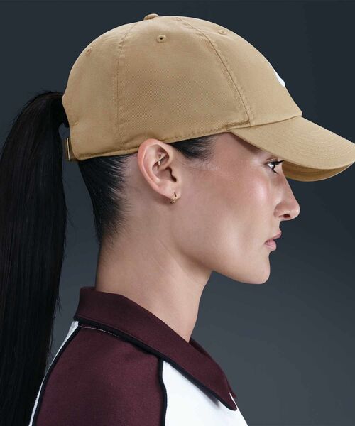 NIKE(ナイキ)の「ナイキ クラブ アンストラクチャード フューチュラ ウォッシュ キャップ / Nike Club Unstructured Futura Wash Cap FB5368-297 Parachute Beige(キャップ・メンズ・ベージュ・S/M/M/L/L/XL)」の9枚目の写真
