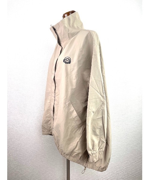 WORLD WIDE LOVE!（ワールドワイドラブ）の「スタンドカラーブルゾン（ブルゾン・レディース・ベージュ/アイボリー/ブラック・1）」の4枚目の写真